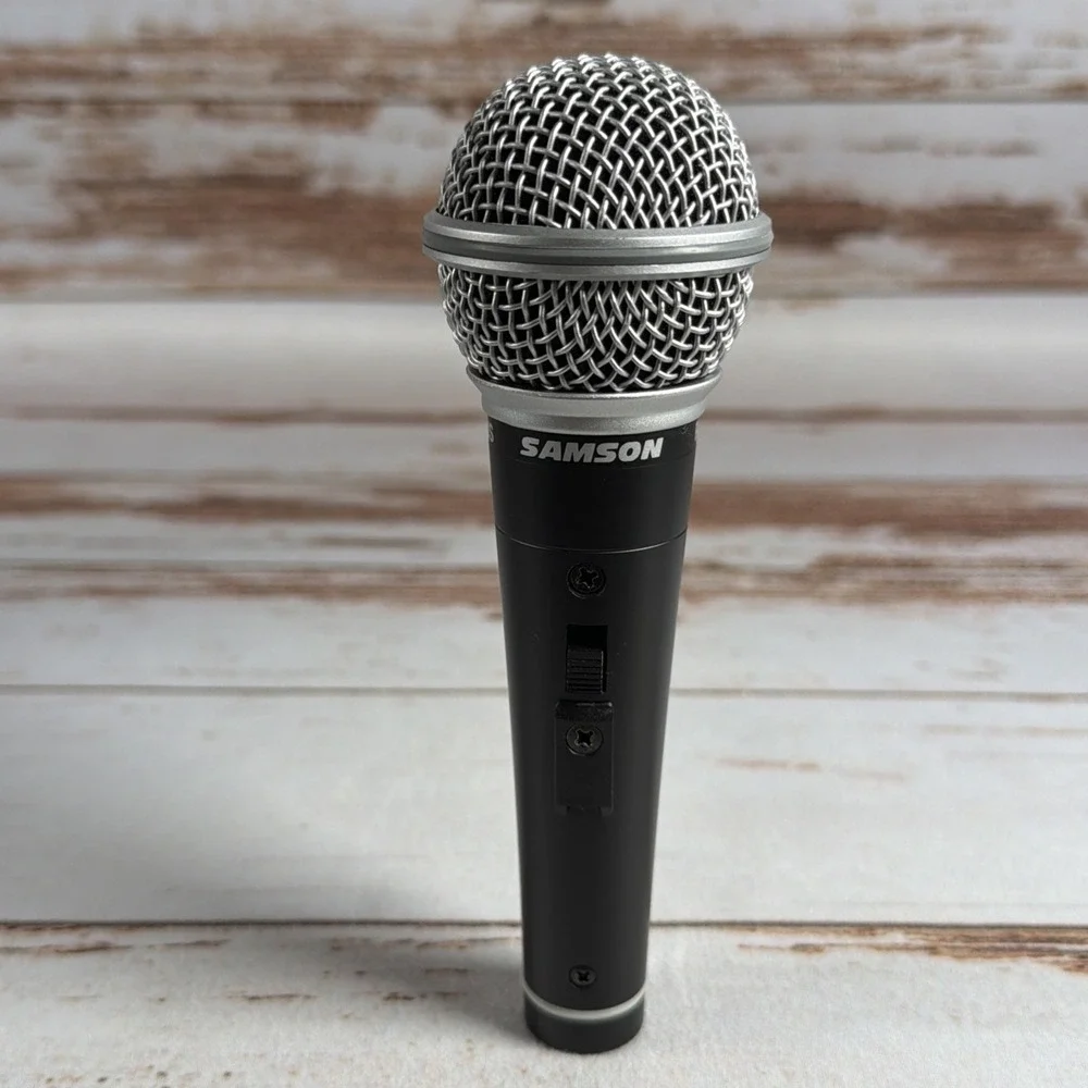Samson R21S Dynamic Cardioid Vocal Microphone With On/Off Switch Used